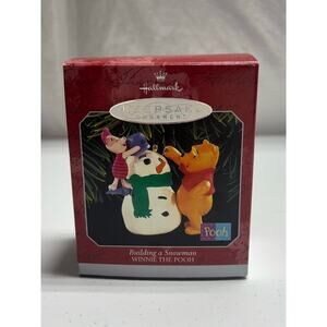 Hallmark Keepsake 1998 Winnie the Pooh Piglet Building a Snowman Ornament w/Box